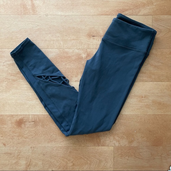 Alo Yoga Leggings Gray Cutout, Small - Picture 2 of 7